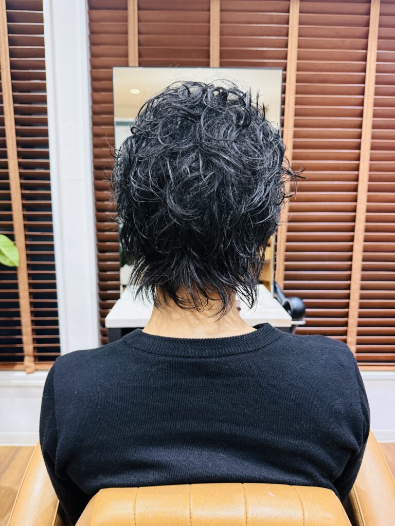 くせ毛活かしショートの女性の写真