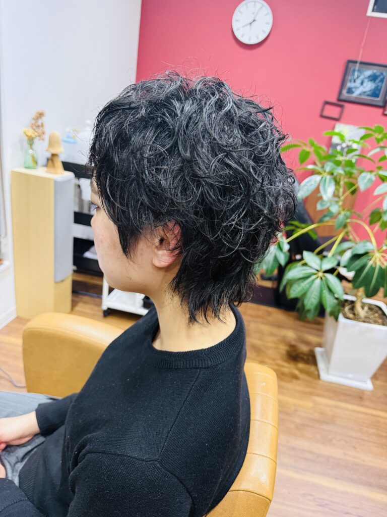 くせ毛活かしショートの女性の写真